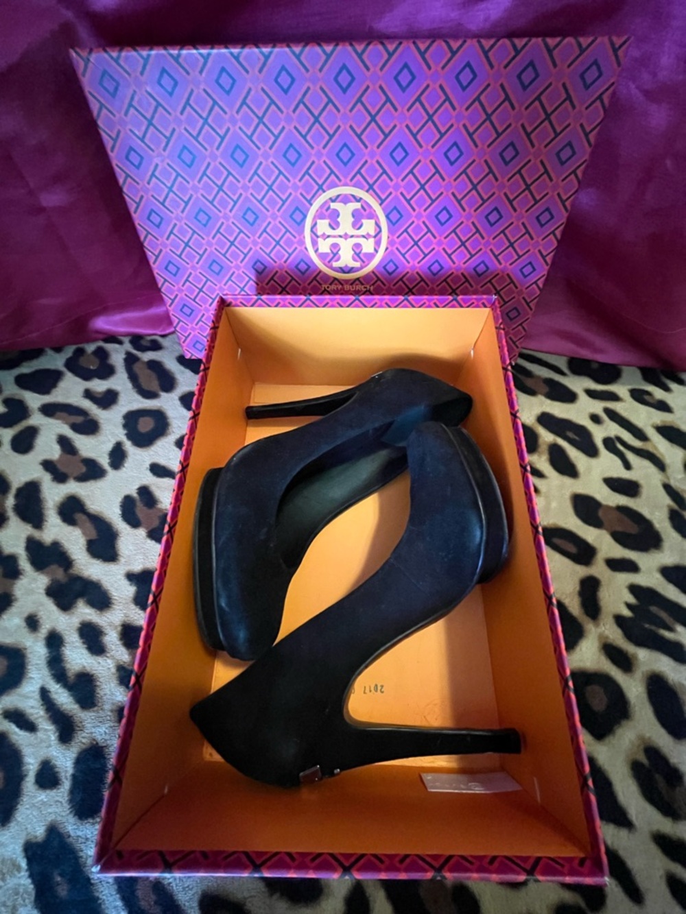 Tory Burch Black Suede Stiletto Pumps T Back Logo 8.5